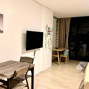 Condo In Cebu City Meridian With Netflix And Wifi, Near Ayala And It Park U03